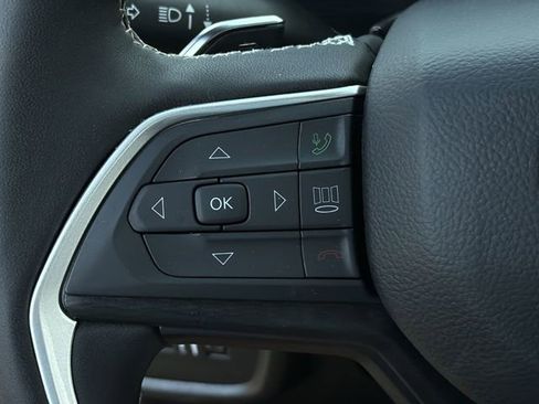 Used 2025 Jeep Grand Cherokee L Laredo image 30