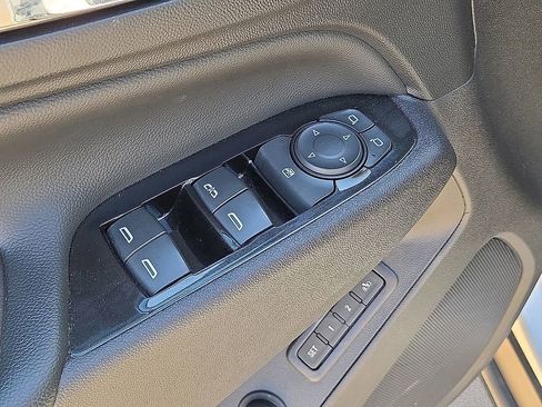 Used 2022 Chevrolet Equinox Premier FWD image 23