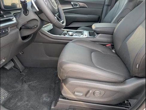 New 2026 Kia Carnival SX image 7