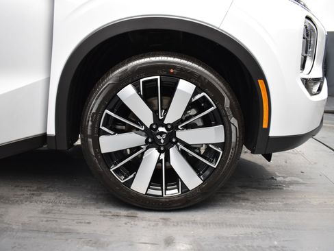 New 2026 Mitsubishi Outlander SE image 5