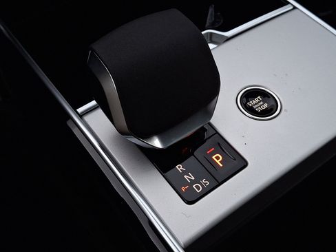 New 2025 Land Rover Range Rover SE image 13