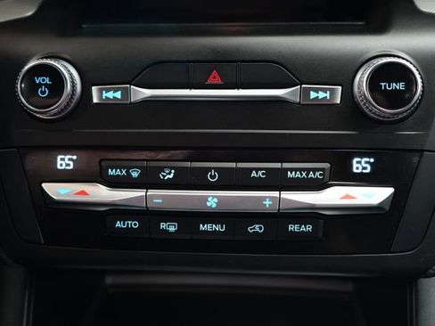Used 2020 Ford Explorer XLT w/ Equipment Group 202A AWD/4WD image 33
