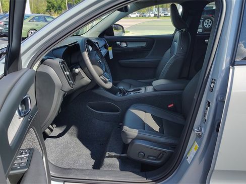 New 2026 Volvo XC40 B5 Core w/ Climate Package image 7