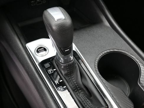 Used 2025 Nissan Altima 2.5 SV FWD image 12