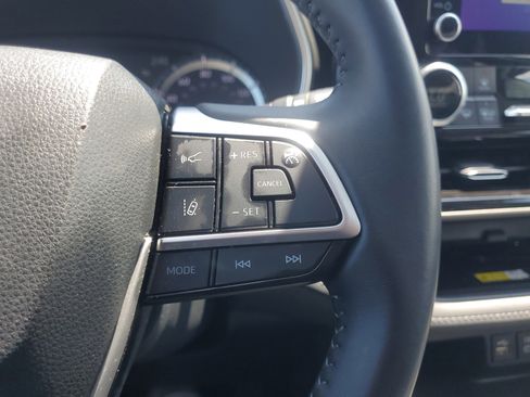 Used 2023 Toyota Highlander XLE FWD image 23