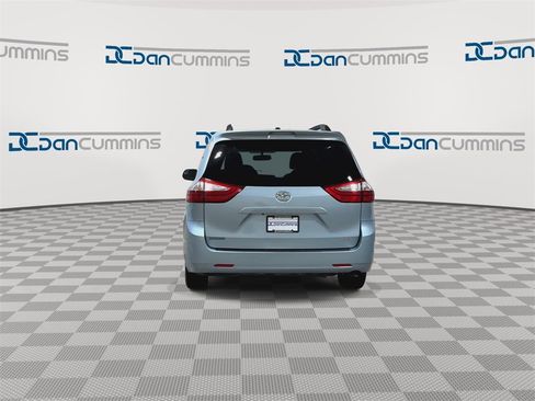 Used 2016 Toyota Sienna LE image 7