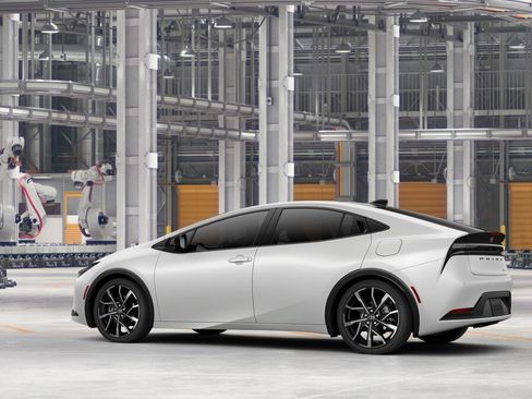 New 2026 Toyota Prius Plug-In Hybrid image 5