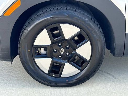 Used 2025 Hyundai Santa Fe SEL FWD image 5