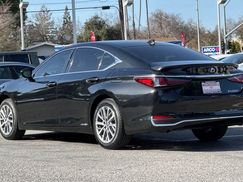 Used 2022 Lexus ES 300h w/ Premium Package image 5