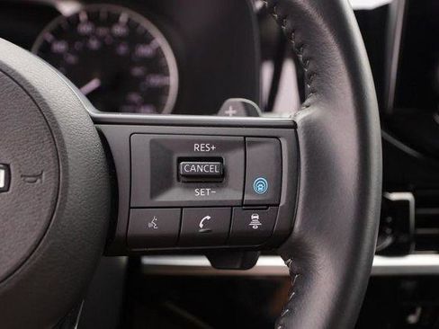 Used 2025 Nissan Pathfinder SV AWD/4WD image 14