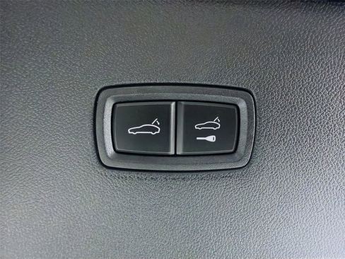 Used 2025 Porsche Cayenne Coupe AWD/4WD image 24