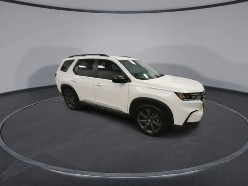 Used 2025 Honda Pilot Sport image 2