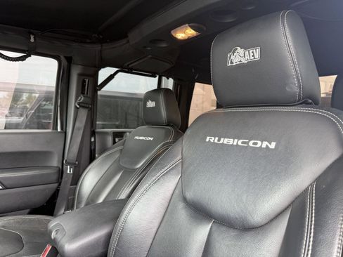 Used 2016 Jeep Wrangler Unlimited Rubicon w/ Dual Top Group AWD/4WD image 7