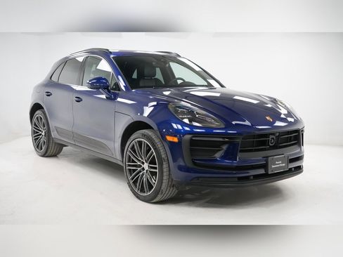 Certified 2025 Porsche Macan image 8