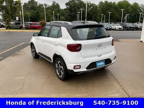 Used 2025 Hyundai Venue Limited FWD image 4