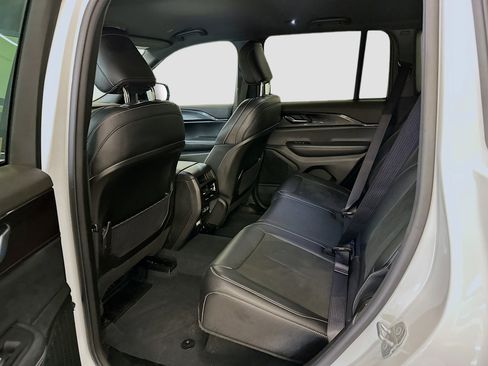 Used 2023 Jeep Grand Cherokee Altitude image 28