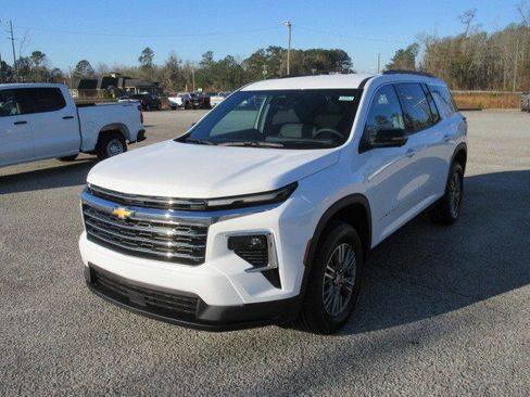 New 2026 Chevrolet Traverse LT w/ Driver Confidence Package image 2