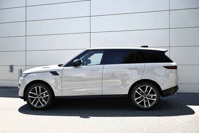 New 2027 Land Rover Range Rover Sport SE AWD/4WD image 4
