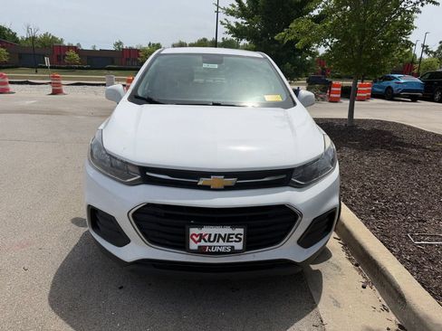 Used 2020 Chevrolet Trax LS FWD image 3