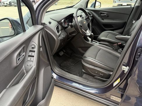 Used 2019 Chevrolet Trax LT w/ LT Convenience Package image 5