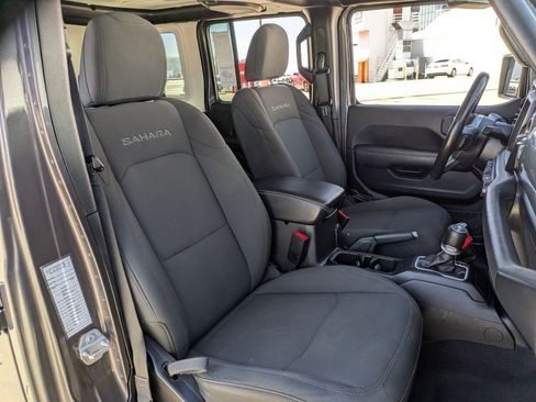 Used 2022 Jeep Wrangler Unlimited Sahara w/ Cold Weather Group AWD/4WD image 28