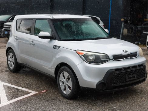 Used 2015 Kia Soul FWD image 9