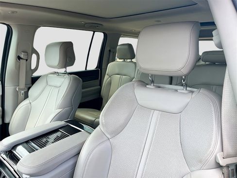 Used 2023 Jeep Wagoneer 4WD w/ Premium Group I image 22