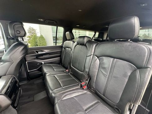 Used 2023 Jeep Wagoneer L Series II image 18