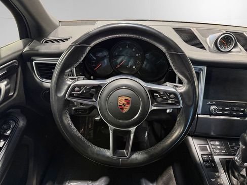 Used 2018 Porsche Macan Base w/ Premium Package image 27