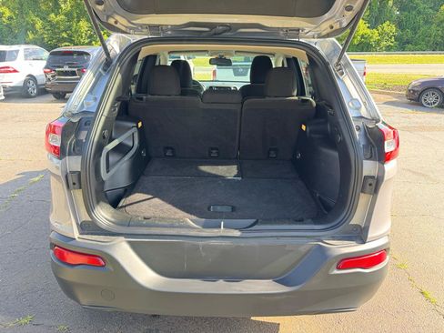 Used 2017 Jeep Cherokee Sport w/ Cold Weather Group AWD/4WD image 22