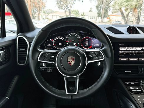 Used 2022 Porsche Cayenne Platinum Edition AWD/4WD image 27