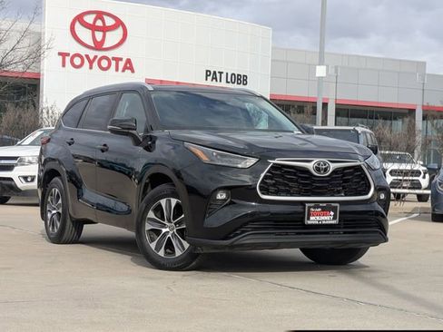 Used 2023 Toyota Highlander XLE image 2
