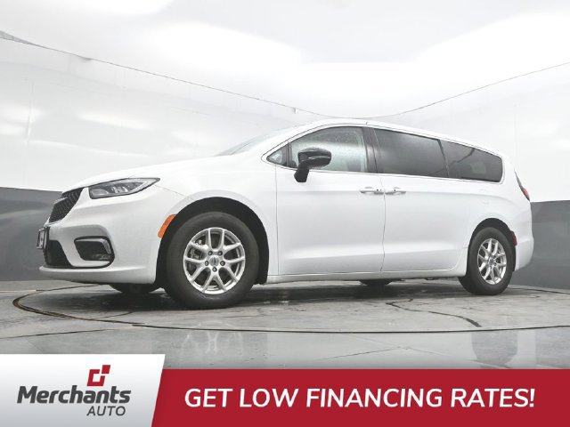 Used 2024 Chrysler Pacifica Touring-L FWD image 33