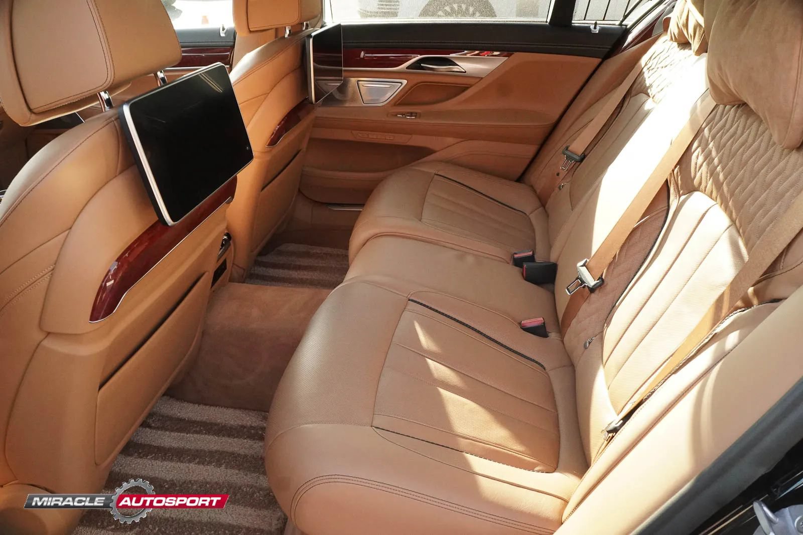 Used 2019 BMW ALPINA B7 xDrive w/ Luxury Rear Seating Package AWD/4WD image 23