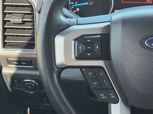 Used 2022 Ford F350 Platinum w/ FX4 Off-Road Package image 28