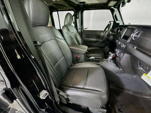 Used 2022 Jeep Wrangler Sahara w/ Cold Weather Group image 29