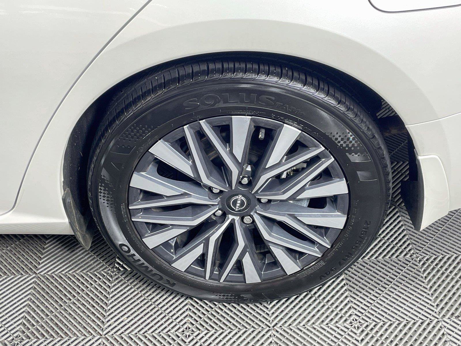 Used 2024 Nissan Altima 2.5 SV w/ SV Premium Package FWD image 33