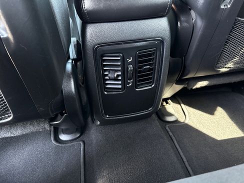 Used 2019 Jeep Grand Cherokee Laredo AWD/4WD image 15
