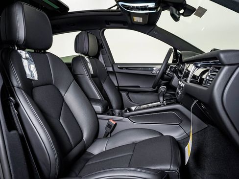 New 2026 Porsche Macan image 15