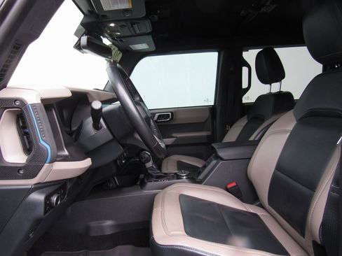 Used 2023 Ford Bronco Wildtrak image 9