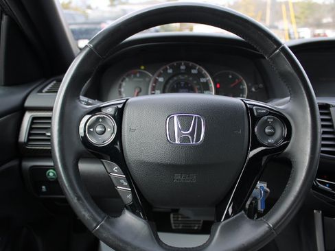 Used 2017 Honda Accord Sport image 11