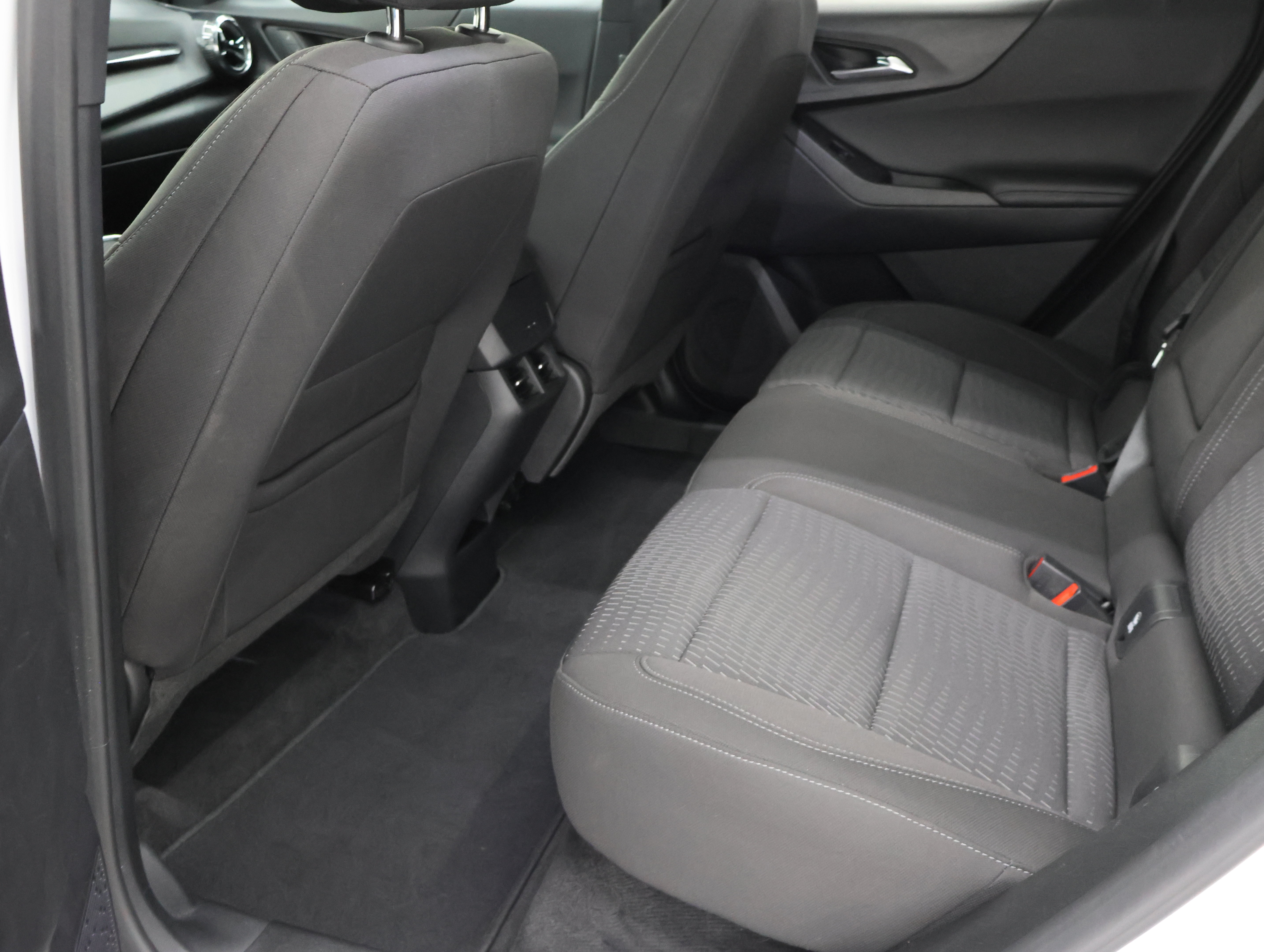 Used 2026 Chevrolet Equinox LT AWD/4WD image 30