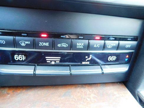 Used 2016 Mercedes-Benz E 350 4MATIC Sedan image 26