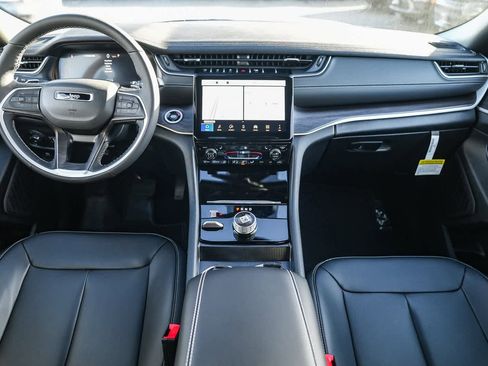 New 2025 Jeep Grand Cherokee Limited image 13
