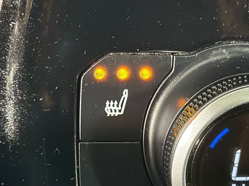 Used 2024 Toyota Highlander XLE image 32