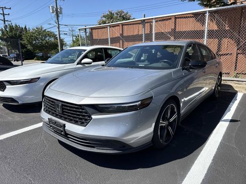 Used 2024 Honda Accord Sport image 2