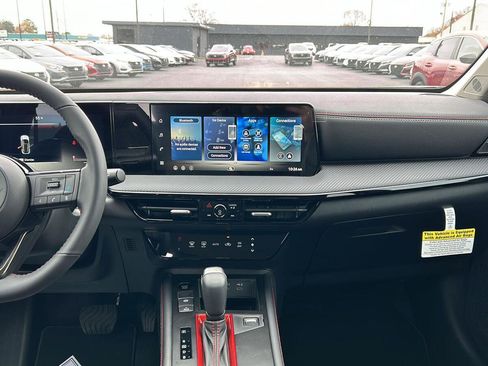 New 2026 Nissan Kicks SR image 19