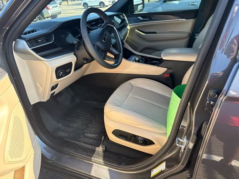 Used 2023 Jeep Grand Cherokee L Limited w/ Luxury Tech Group II AWD/4WD image 7