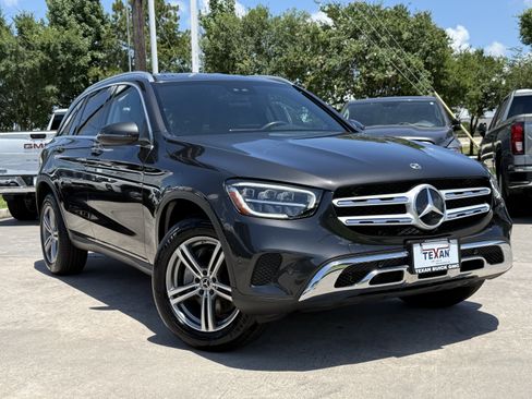 Used 2022 Mercedes-Benz GLC 300 image 2