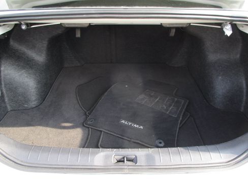Used 2025 Nissan Altima 2.5 SV FWD image 16